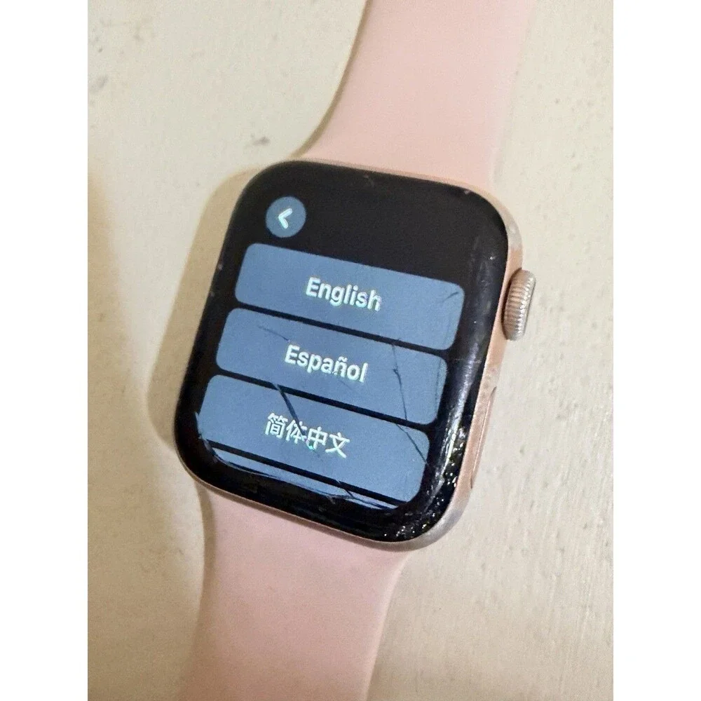 Apple Watch Series 4 40mm 16GB GPS Aluminum Rose Gold Cracked Screen w/ Charger